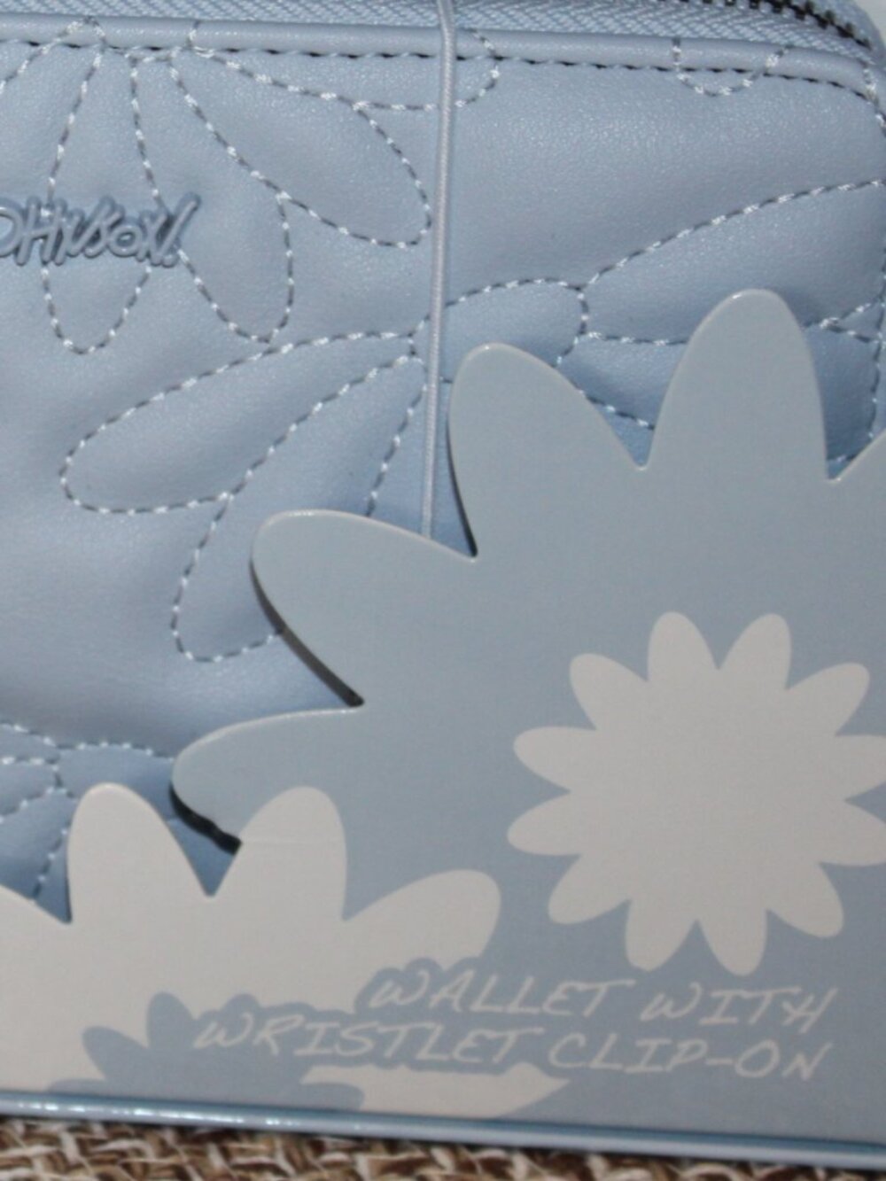 NWT Betsey Johnson Baby Blue wallet/wristlet clip on Pretty! - Picture 5 of 5
